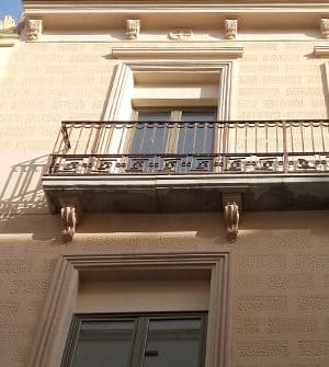 Recercado de puertas y ventanas para rehabilitación integral de fachada