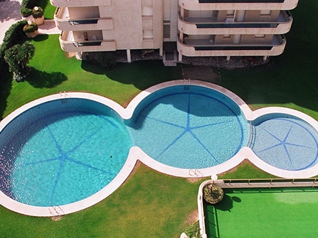 Remate de piscina a medida en Sitges