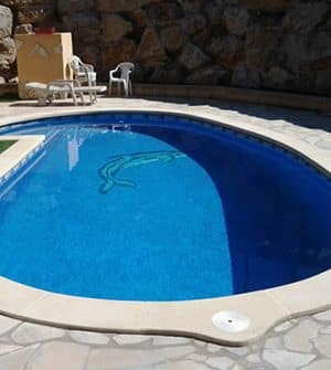 Remate de piscina aplantillada en piedra artificial