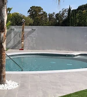 Rehabilitación en piedra artificial de remate de piscina